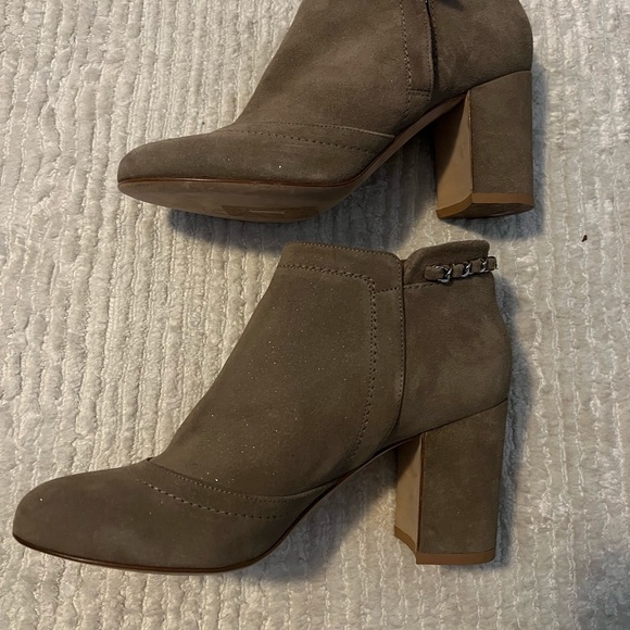 Brand new never worn Chanel camel color sparkle ankle boots with silver hardware - Picture 3 of 6